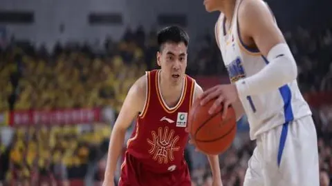 申花十将客场斩落海牛，路易斯一击得分定江山