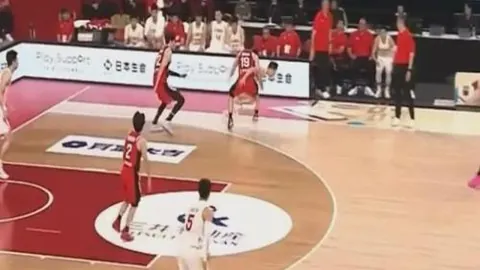 “小卡回归巅峰，半场高效表现，25分5板3助3断2帽惊艳全场”